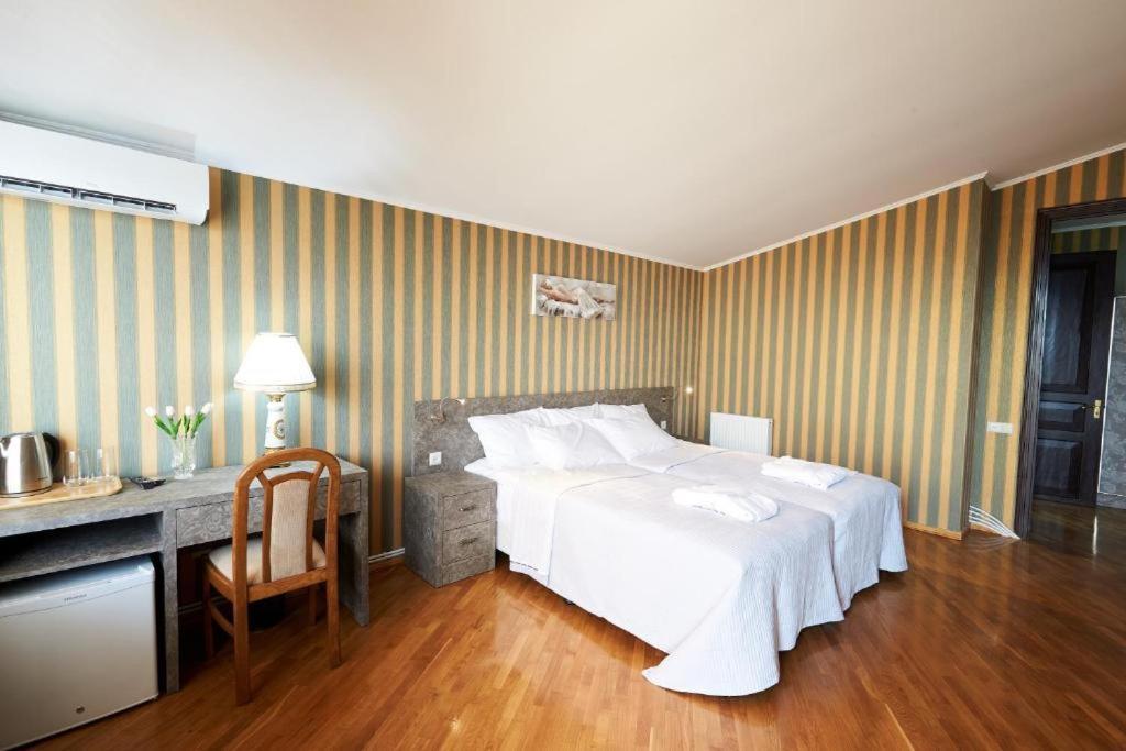 The Hilltop Skyline Hotel ティビリシ エクステリア 写真