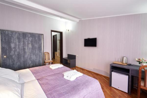 The Hilltop Skyline Hotel ティビリシ エクステリア 写真